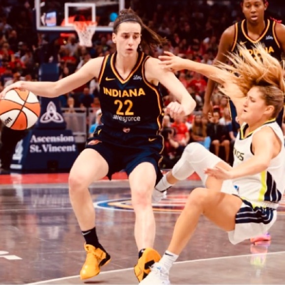 NEW!💯 CAITLIN CLARK ULTRA GLOSSY 8.5x11 ROOKIE INDIANA FEVER 3 POSTER 2024 SET! - Picture 3 of 12